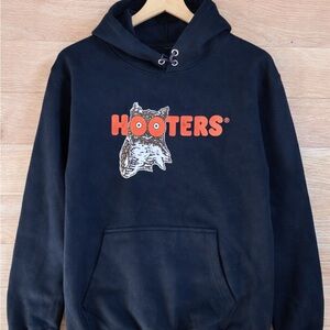 Hooters Retro Black Hoodie Sweater. unisex